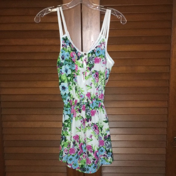 Romper - Picture 2 of 5